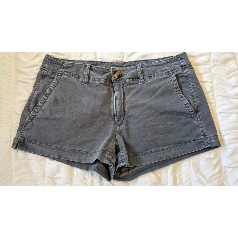AE Khaki Shortie